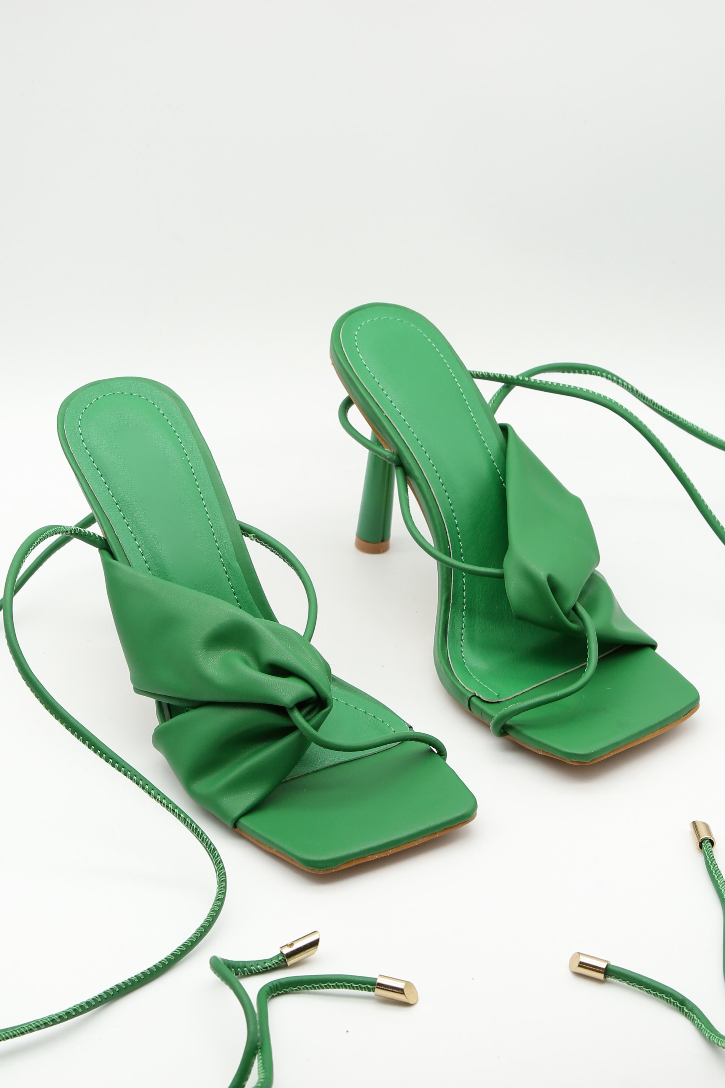 Tie Leg Design Stiletto Heeled Strappy Sandals | Tacchi verde, Scarpe  verdi, Abbigliamento ispirato